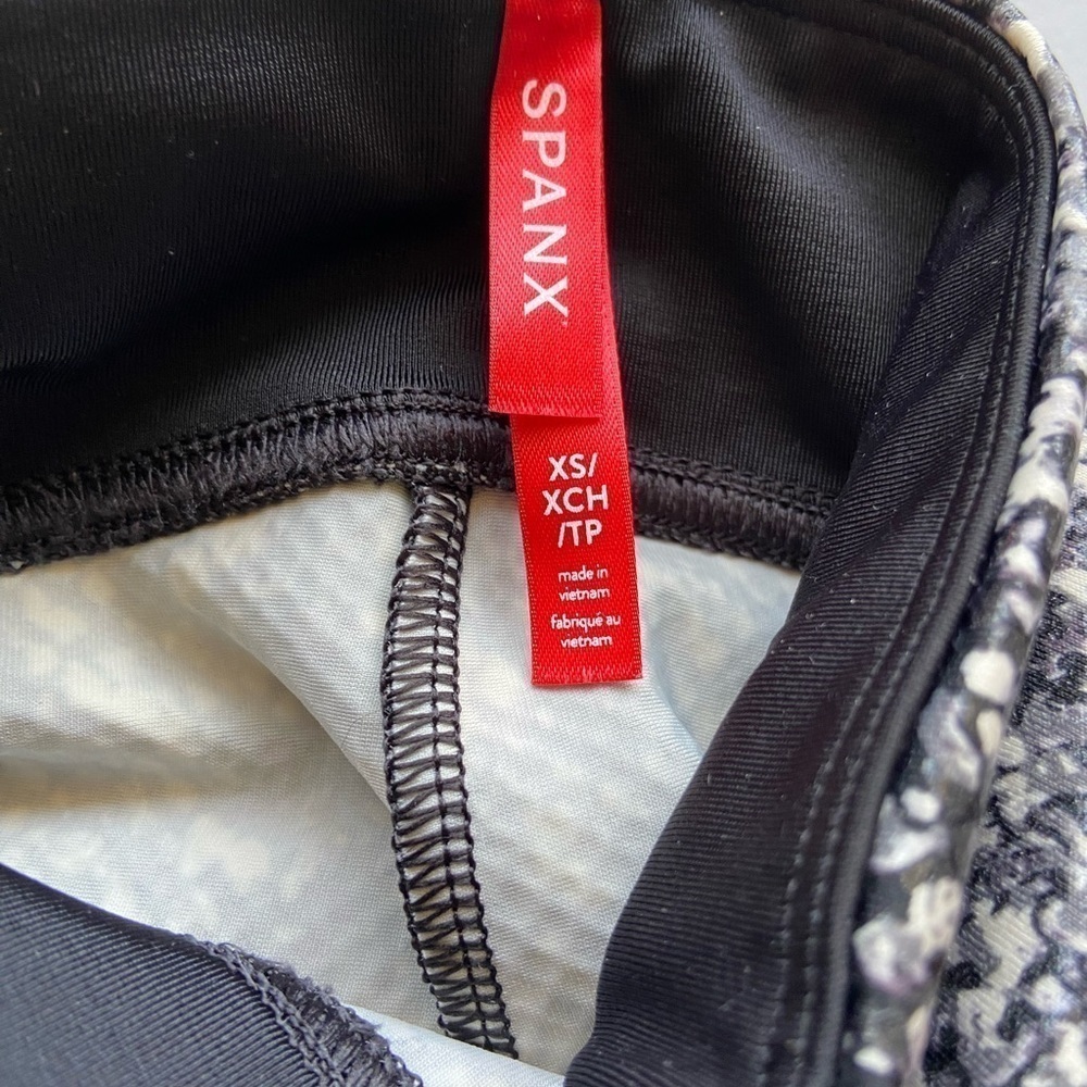 Spanx Faux Leather Snake Shine Leggings Women's Size XS New with Tags Athletic - Picture 7 of 10